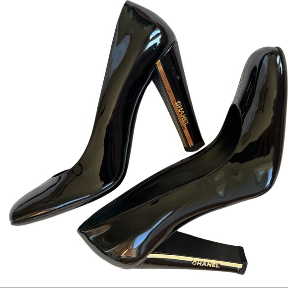 Beautiful Patent Black Chanel Pumps - Size 40 G26218 - Picture 7 of 9